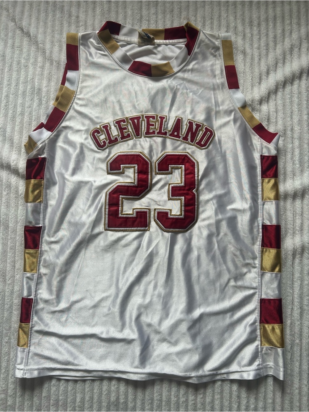 Vintage Cleveland Cavaliers LeBron James “23” Jersey XL White - Picture 1 of 7